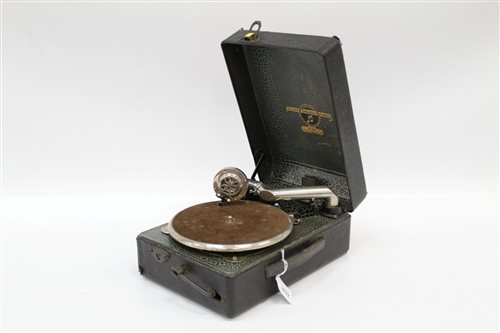 Lot 3692 - Columbia Grafonola 100 wind-up gramophone,...