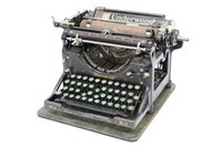 Lot 3751 - Vintage 1920s / 1930s Underwood typewriter