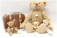 Lot 2758 - Teddy Bears - Steiff Classic with growler...