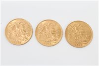 Lot 3328 - Three George V gold Half Sovereigns - 1914 and...