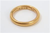 Lot 3298 - Gold (22ct) wedding ring