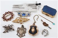 Lot 3279 - Small group of vintage costume jewellery -...