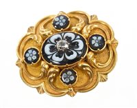 Lot 415 - Early Victorian mourning brooch set with an...