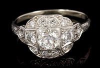 Lot 452 - Art Deco diamond ring with a cluster of old...