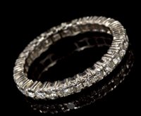 Lot 469 - Diamond full band eternity ring with...