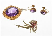 Lot 522 - Victorian amethyst brooch with a large oval...