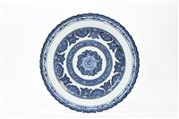 Lot 143 - Late 17th / early 18th century Chinese blue...