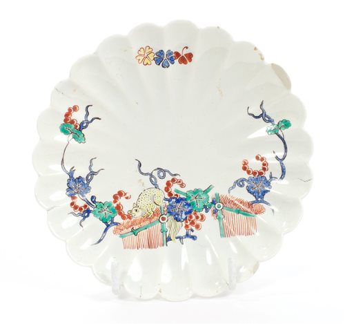 Lot 95 - 18th century Chantilly fluted saucer painted...