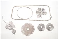 Lot 557 - Group of contemporary silver and white metal...