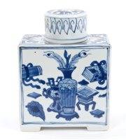 Lot 24 - 18th century Chinese blue and white tea caddy...