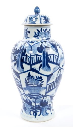 Lot 25 - Late 17th century Chinese Kangxi blue and...