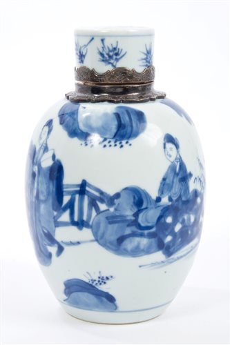 Lot 30 - Late 17th century Chinese Kangxi blue and...