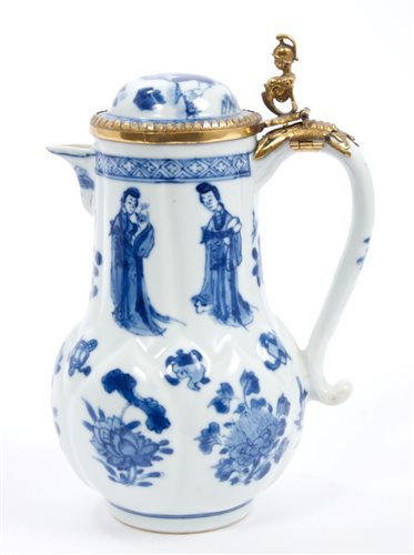 Lot 31 - Late 17th century Chinese Kangxi blue and...