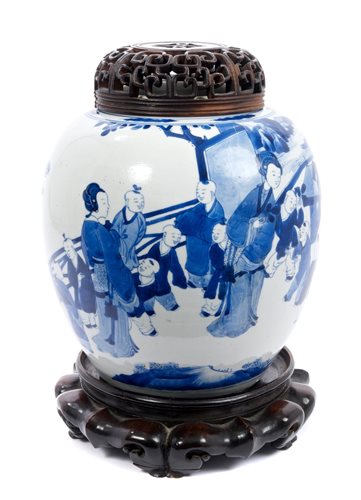 Lot 32 - Late 17th century Chinese Kangxi blue and...