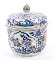 Lot 37 - Early 18th century Chinese Imari pot and cover...