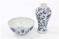 Lot 132 - 19th century Chinese export blue and white...