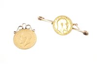 Lot 504 - George V gold full sovereign with pendant...