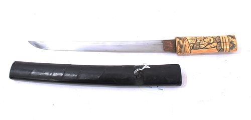 Lot 871 - Late 19th century Japanese tanto dagger with...