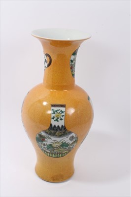 Lot 70 - 20th century Chinese export oviform vase with...