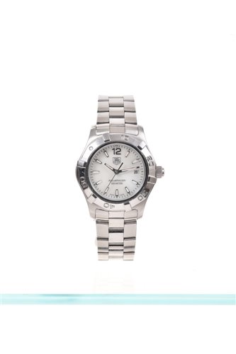 Lot 643 - Ladies' Tag Heuer Aquaracer stainless steel...