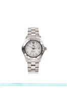 Lot 643 - Ladies' Tag Heuer Aquaracer stainless steel...