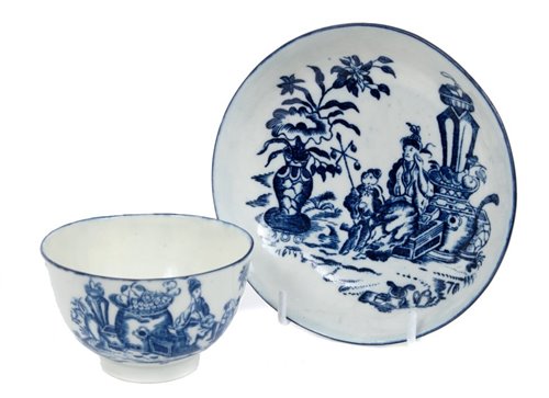 Lot 73 - 18th century Worcester blue and white tea bowl...