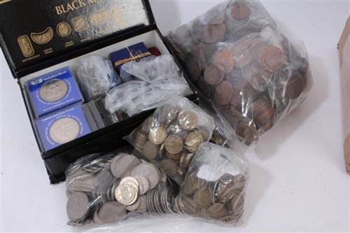 Lot 10 - World - mixed coinage and medallions - to...