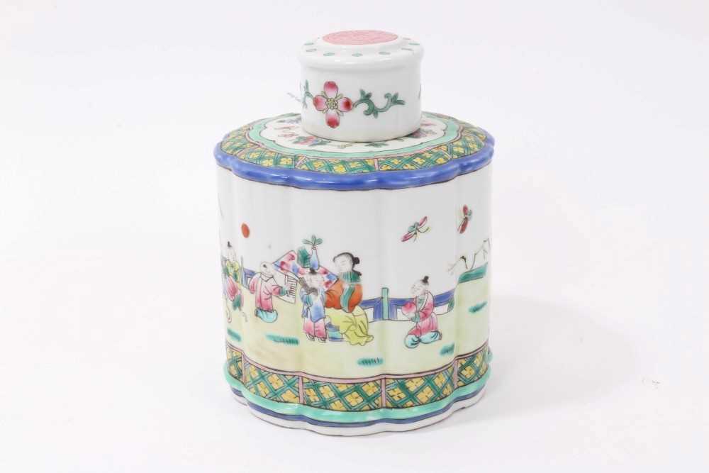 Lot 110 - Early 20th century Chinese export famille rose tea canister and cover