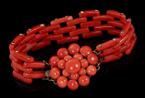 Lot 409 - Antique coral bracelet with articulated...