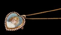 Lot 423 - Late Victorian 15ct gold heart shape portrait...