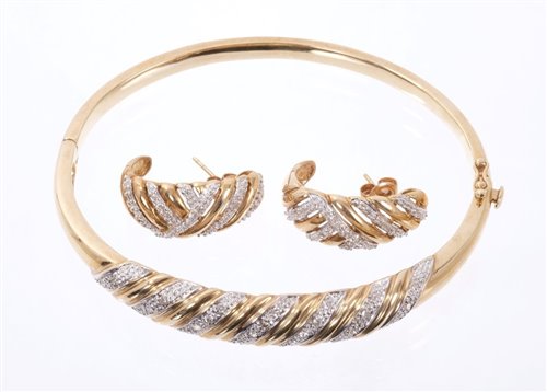 Lot 533 - 9ct gold hinged bangle and matching earrings...