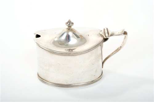 Lot 221 - Edwardian silver mustard pot of oval form,...