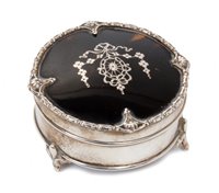 Lot 292 - George V silver trinket box of circular form,...