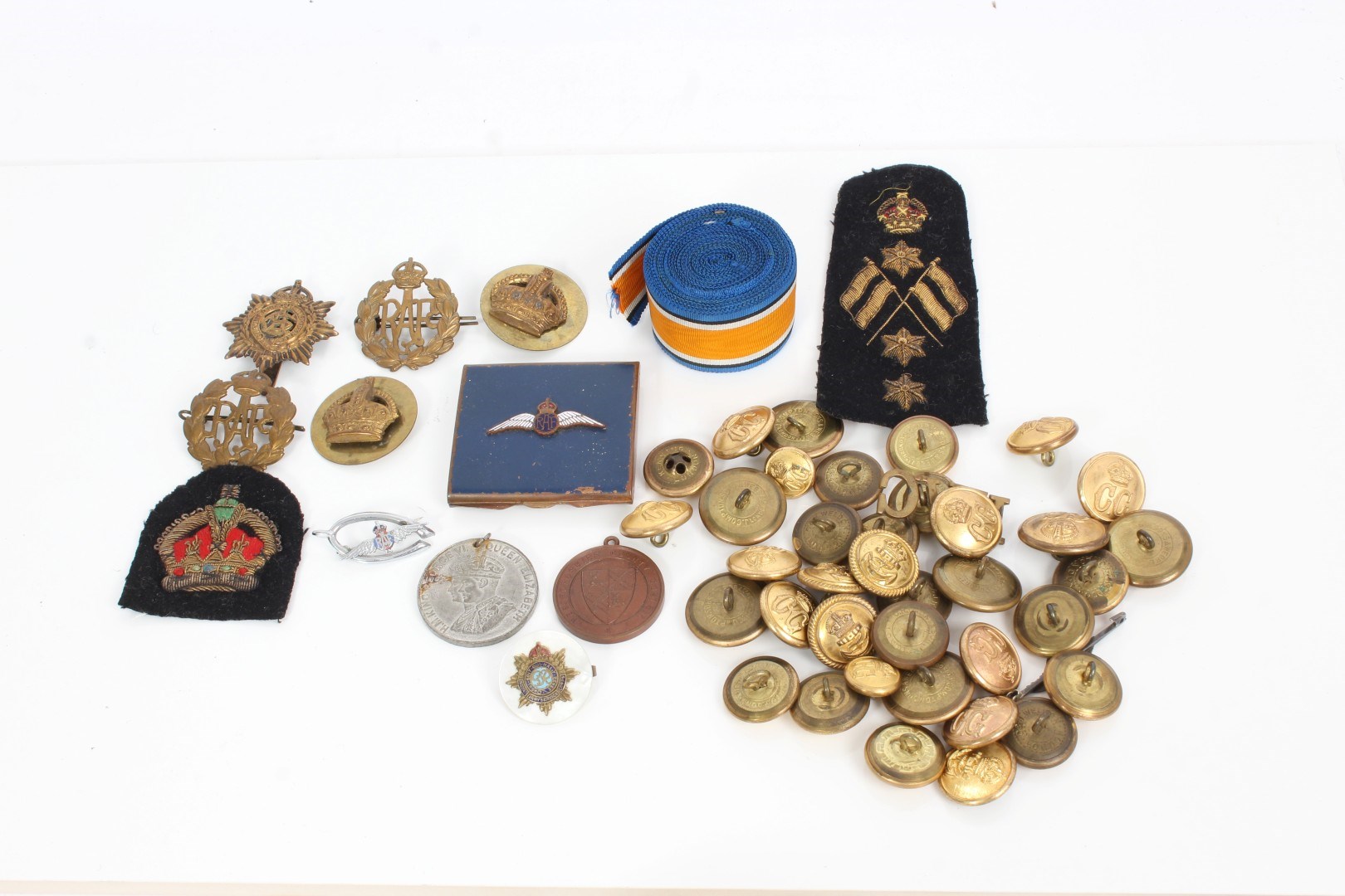 Lot 594 Roll of First World War, War medal ribbon, R.