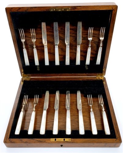 Lot 193 - Set of eight 1930s silver fruit knives and...