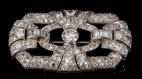 Lot 467 - Art Deco diamond brooch, the openwork...