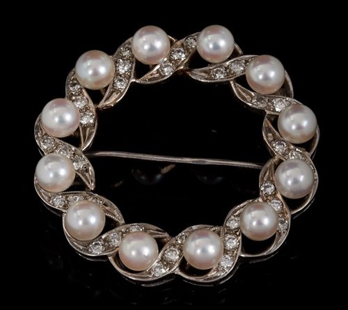 Lot 469 - Diamond and cultured pearl wreath brooch of...