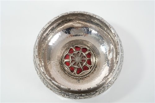 Lot 363 - 1920s Omar Ramsden silver bowl of circular...