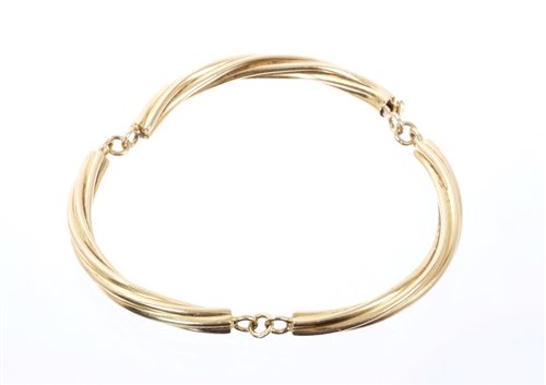 Lot 492 - Italian 18ct yellow gold bracelet with three...