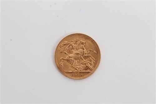 Lot 141 - G.B. gold Sovereign George V 1914. EF (1 coin)