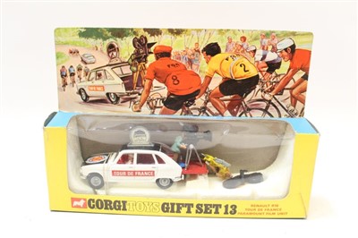 Lot 2700 - Corgi Gift Set 13 Renault R16 Tour de France Paramount Film Unit