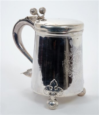 Lot 437 - George III lidded tankard, Langlands, Newcastle