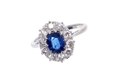 Lot 589 - Diamond sapphire cluster ring