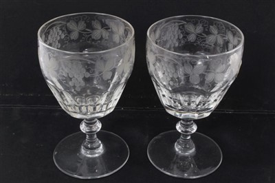 Lot 139 - Set of seven glasses rinsers, six matching engraved glasses