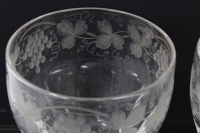 Lot 139 - Set of seven glasses rinsers, six matching engraved glasses