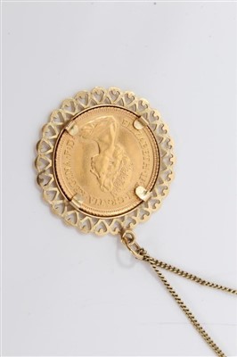 Lot 3213 - Gold Half Sovereign, 1982, in gold (9ct) pendant mount on gold (9ct) chain