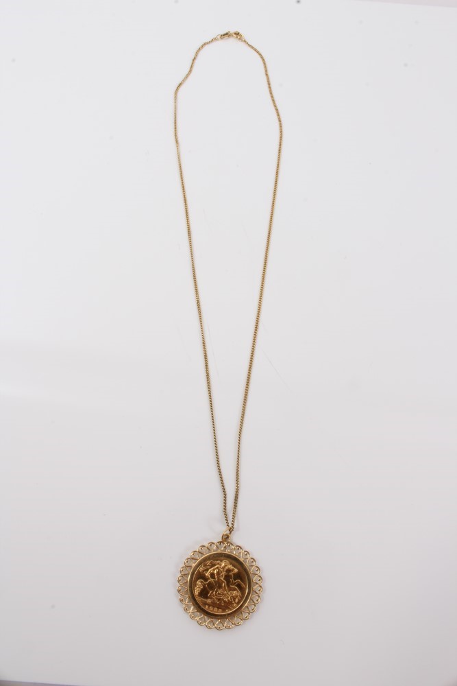 1982 gold sovereign necklace