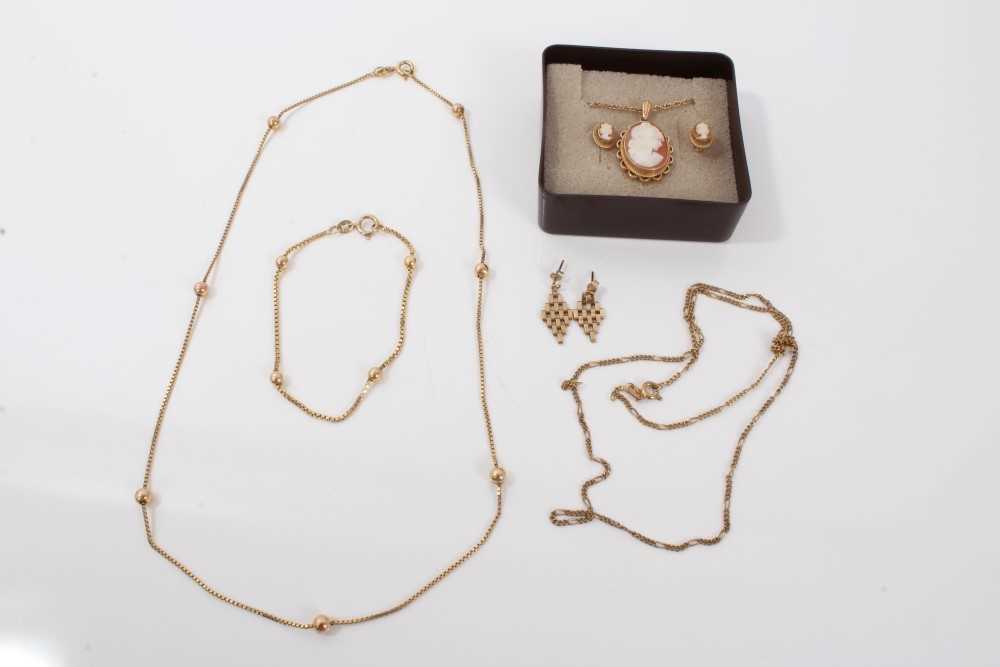 Lot 3216 - Group of gold (9ct) jewellery to include cameo pendant on chain,  pair cameo earrings, one other pair earrings, two chains and a bracelet
