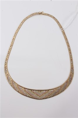Lot 3210 - Gold (9ct) three-colour necklace