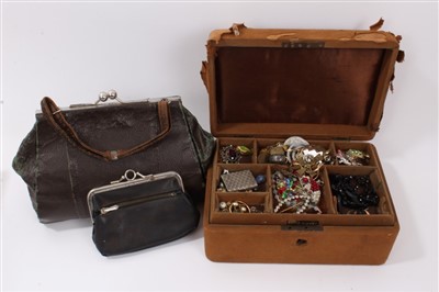 Lot 3236 - Selection of vintage costume jewellery, jewellery box and bijouterie